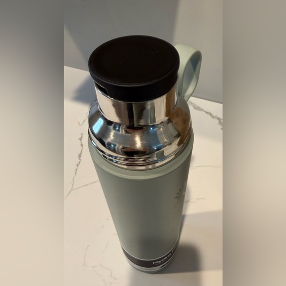 Hydro Flask Insulated Thermos Bottle with cup - Picture 3 of 8